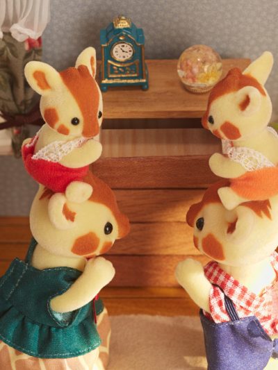 Highbranch Giraffe Family