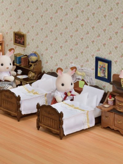 Classic Brown Bed Chest Set